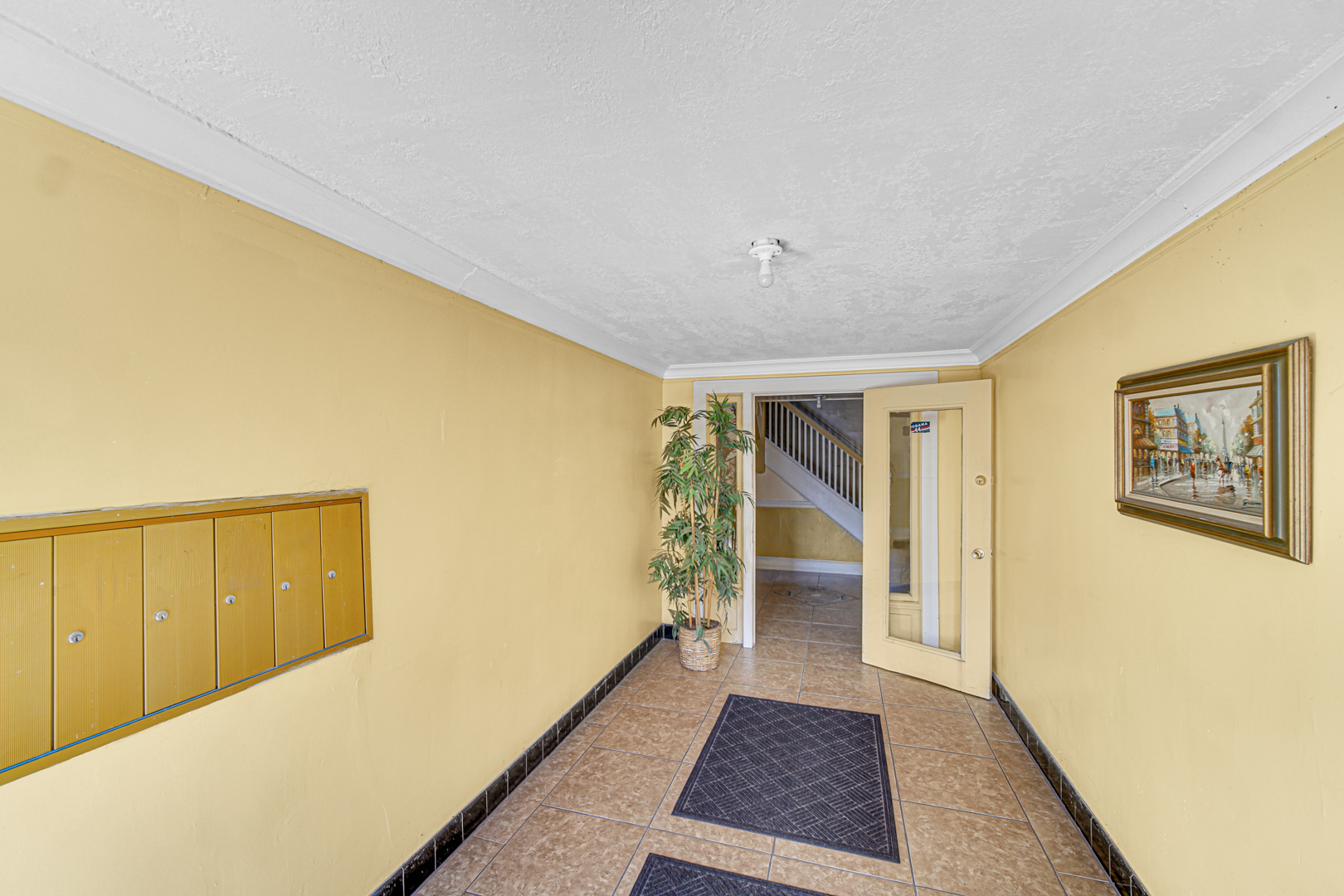 1758 East 72nd Street Chicago, IL 60649 - Photo 4 of 20 a view of entryway