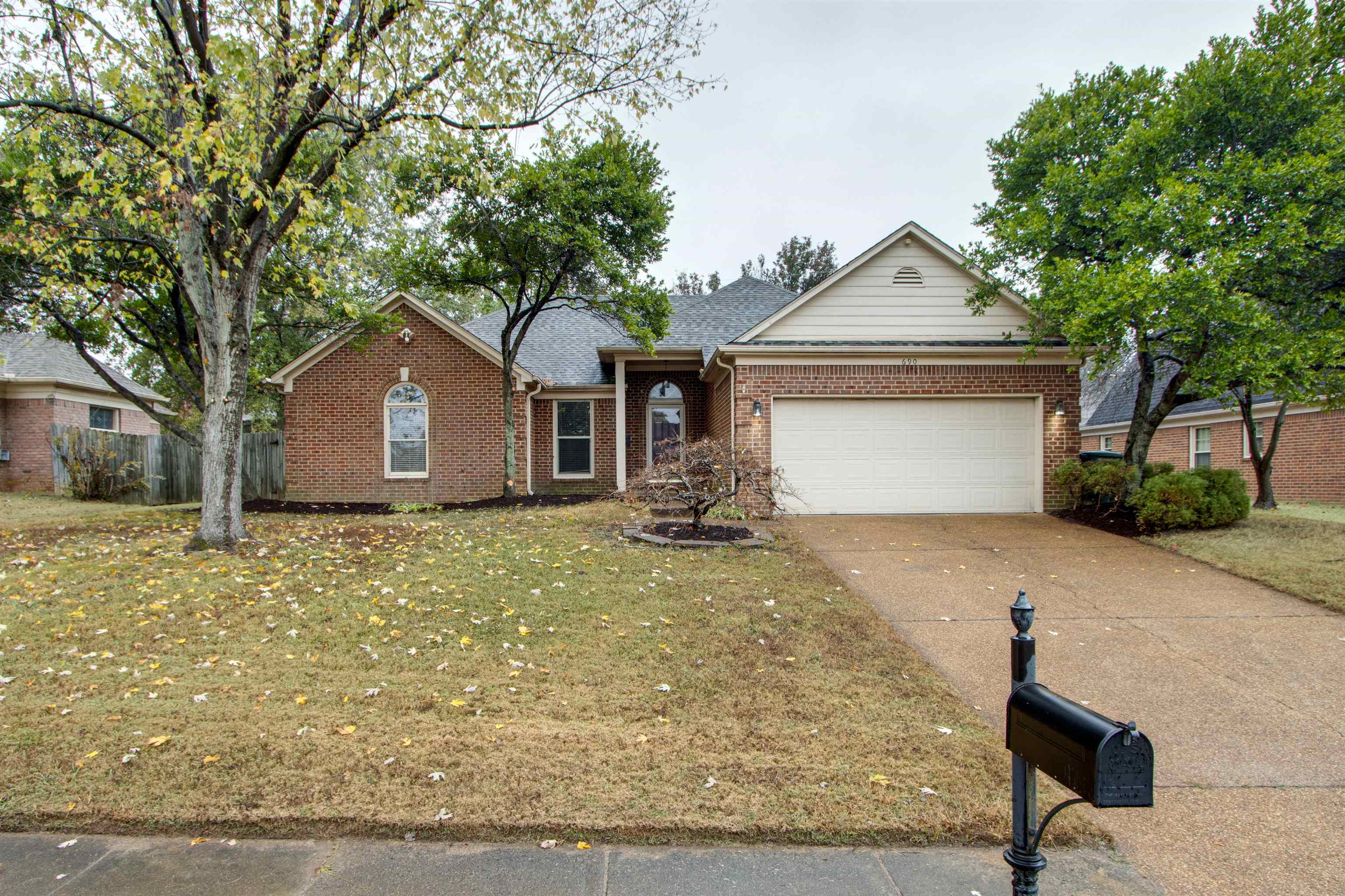 690 Ridge Fall Drive Memphis, TN 38018 - Photo 1 of 28 a front view of house with yard