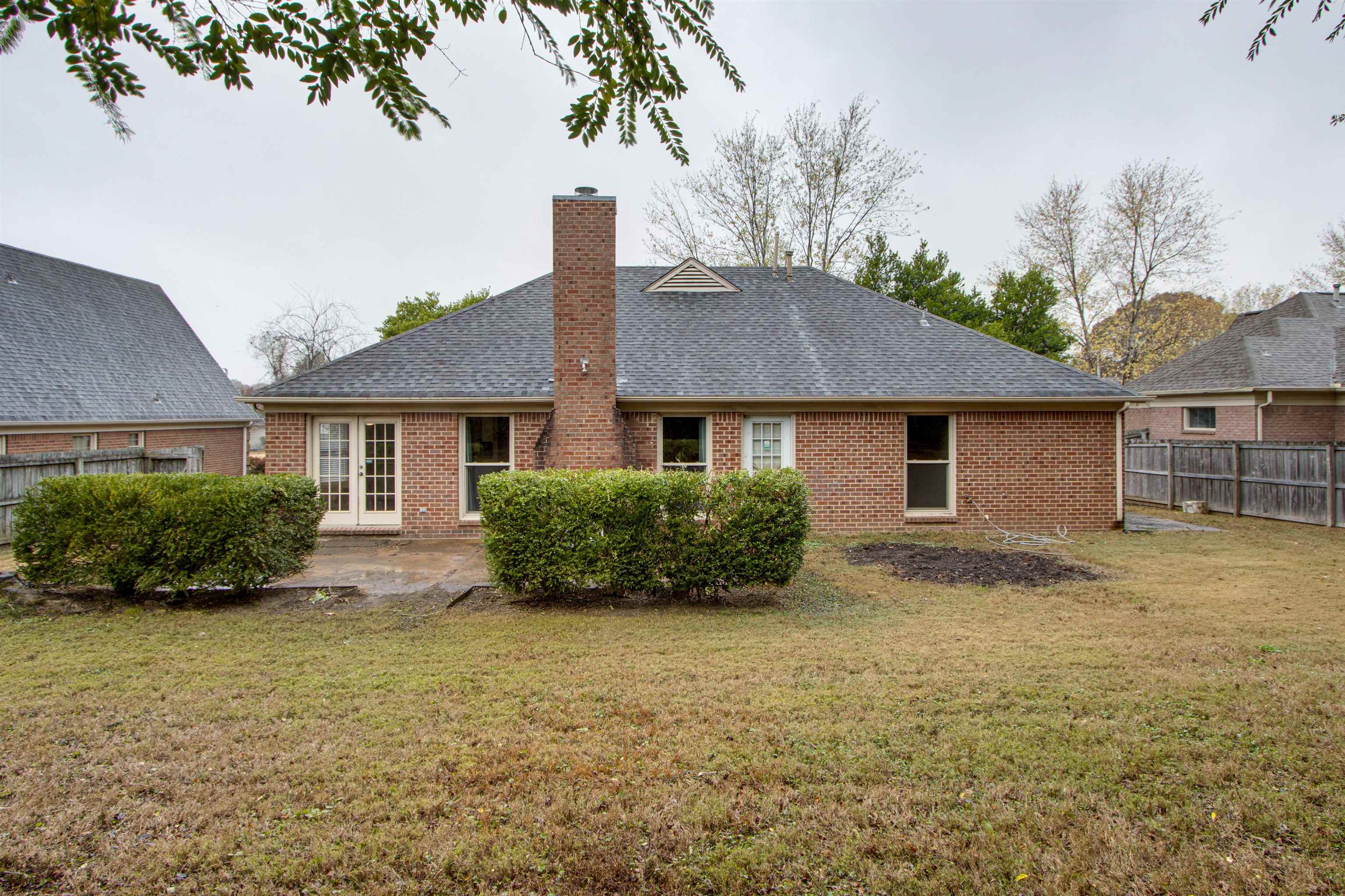 690 Ridge Fall Drive Memphis, TN 38018 - Photo 27 of 28 a front view of a house with garden