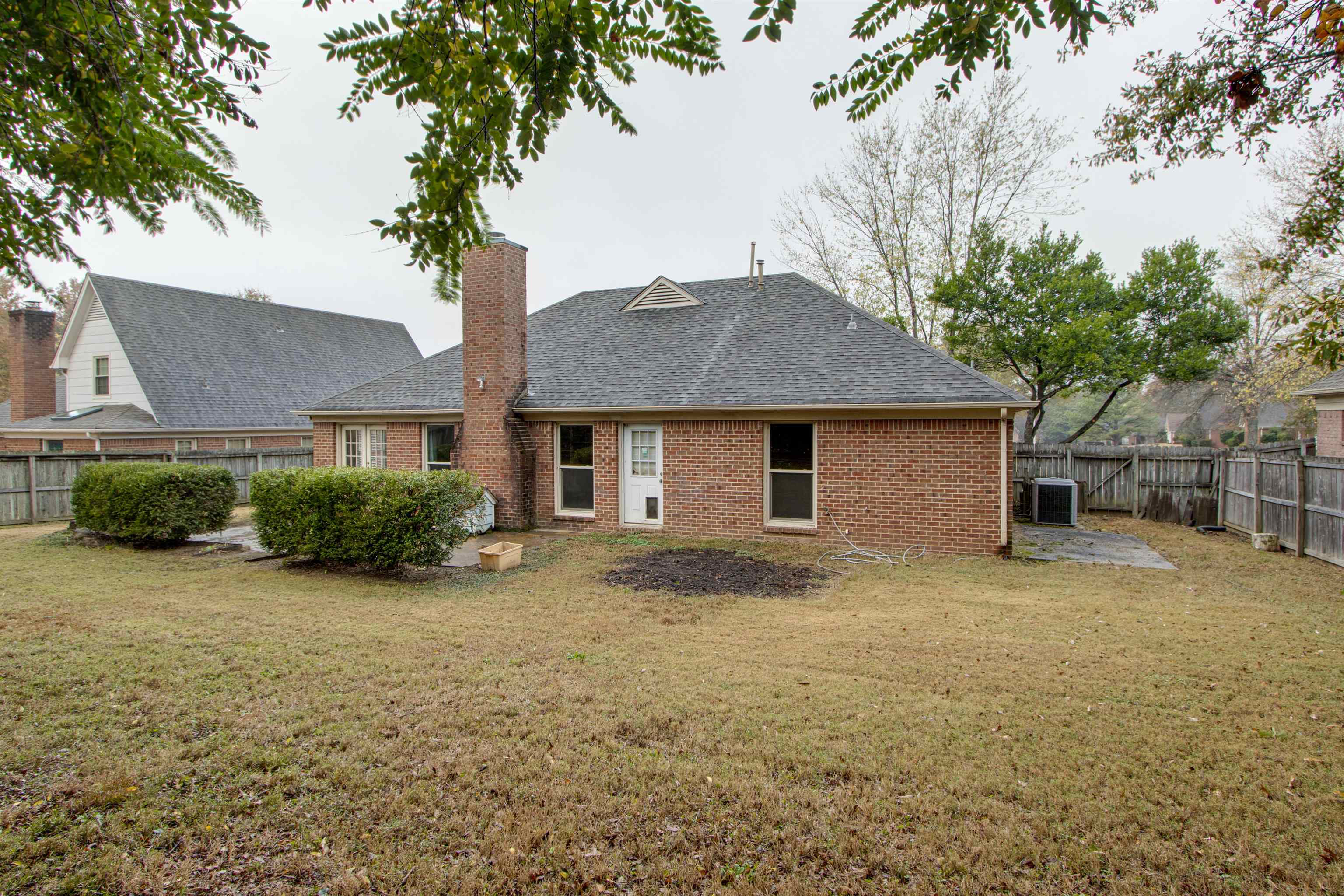 690 Ridge Fall Drive Memphis, TN 38018 - Photo 28 of 28 a front view of a house with a garden and yard