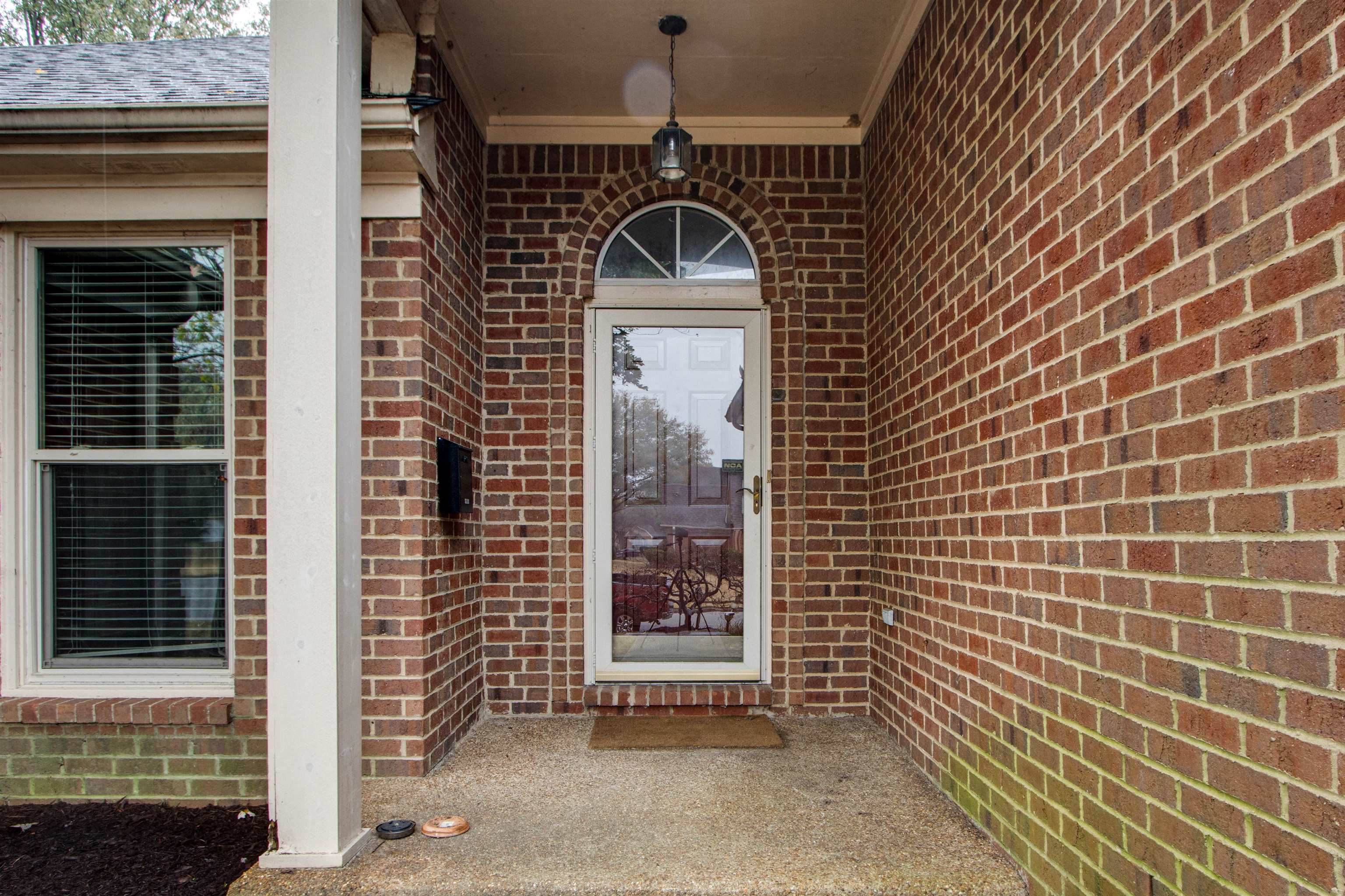 690 Ridge Fall Drive Memphis, TN 38018 - Photo 4 of 28 a front view of a house with a door