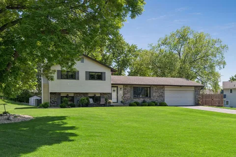 $469,900 | 10435 Buckingham Drive, Eden Prairie, MN 55347