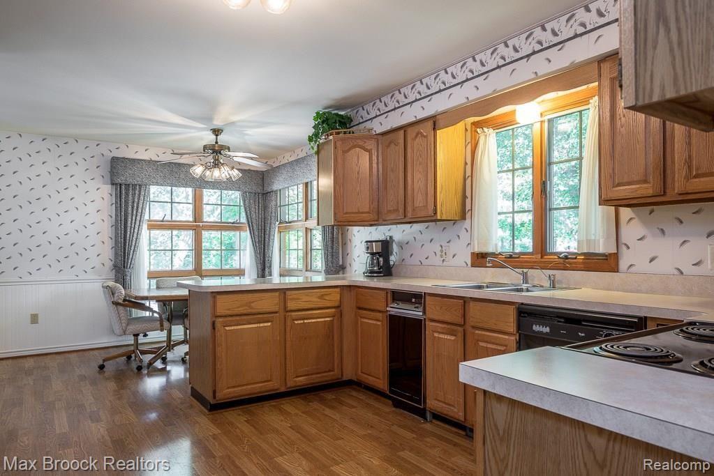 26 Ridge Road Pleasant Ridge, MI 48069 - Photo 9 of 30