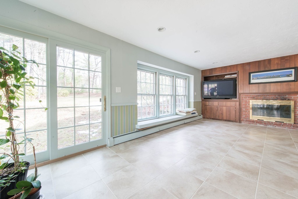 28 Bradyll Road Weston, MA 02493 - Photo 15 of 30 Gallery Image 15
