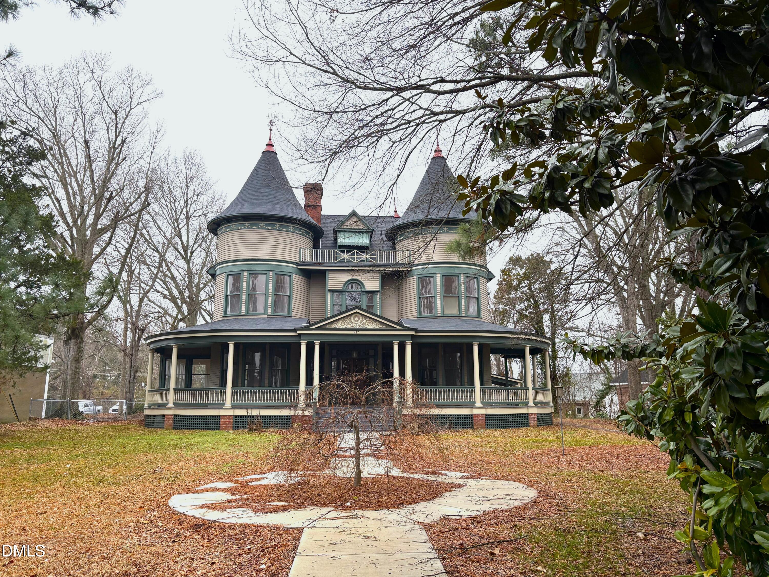 217 South Main Street Roxboro, NC 27573 - Photo 4 of 88 Front 3