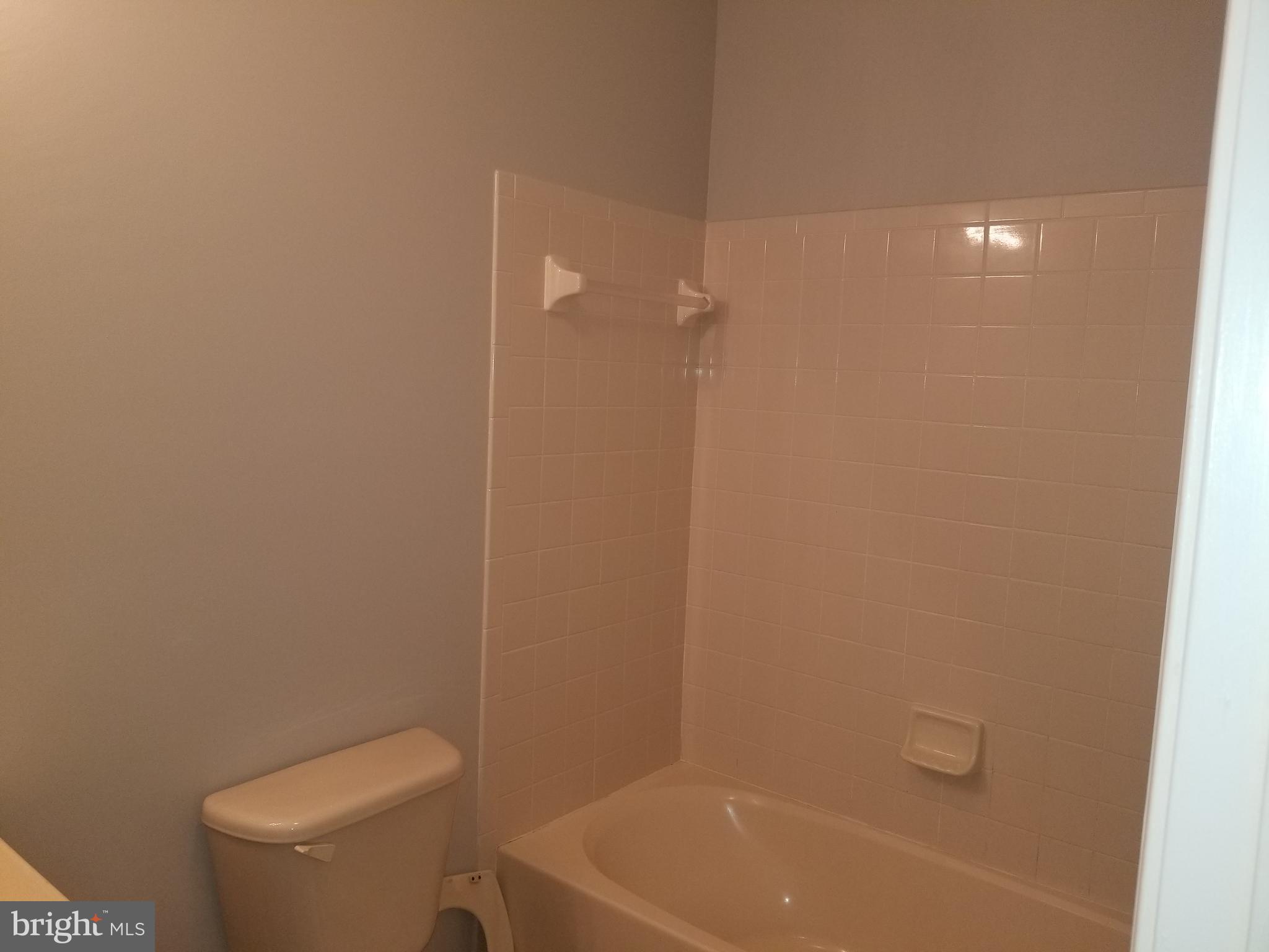 98 Thomas Harmon Drive Camden, DE 19934 - Photo 13 of 21 a bathroom with a toilet and bathtub