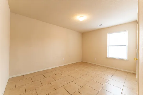 a view of a house with yard and porch