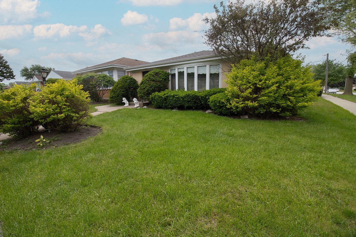 8662 North Merrill Street Niles, IL 60714 - Photo 4 of 27