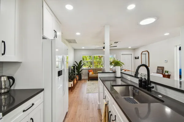 $4,000 | 702 Northeast 10th Avenue, Boynton Beach, FL 33435