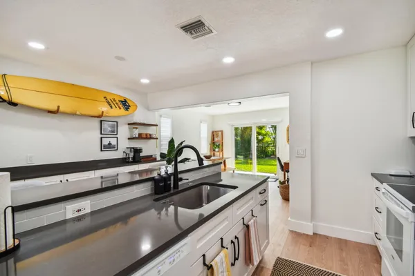 $4,000 | 702 Northeast 10th Avenue, Boynton Beach, FL 33435