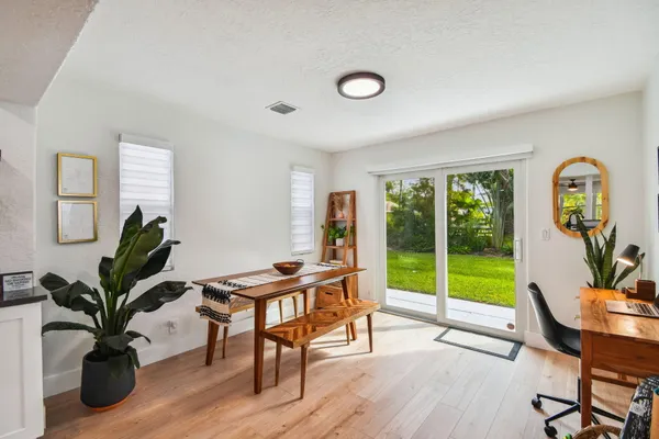 $4,000 | 702 Northeast 10th Avenue, Boynton Beach, FL 33435