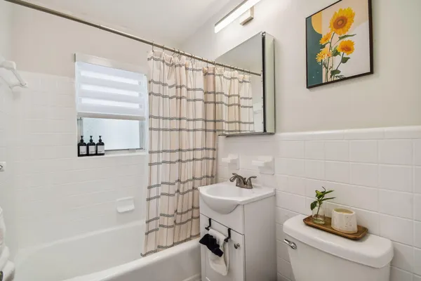 $4,000 | 702 Northeast 10th Avenue, Boynton Beach, FL 33435