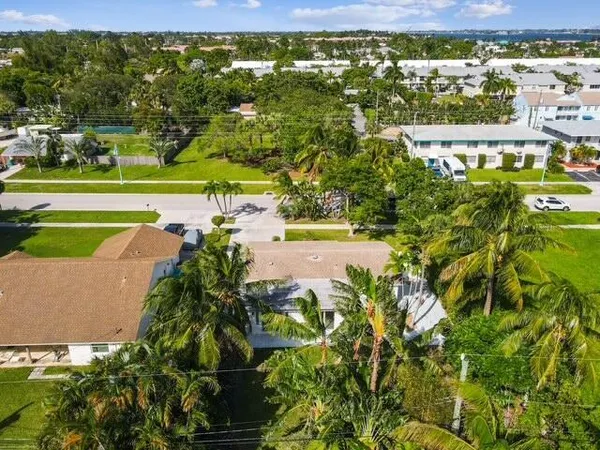 $4,000 | 702 Northeast 10th Avenue, Boynton Beach, FL 33435