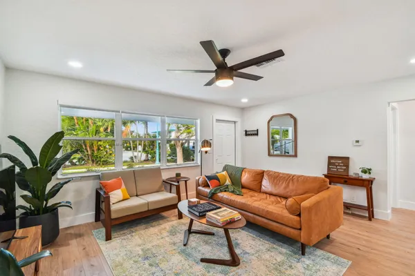 $4,000 | 702 Northeast 10th Avenue, Boynton Beach, FL 33435