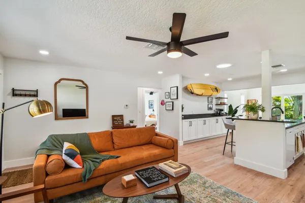 $4,000 | 702 Northeast 10th Avenue, Boynton Beach, FL 33435