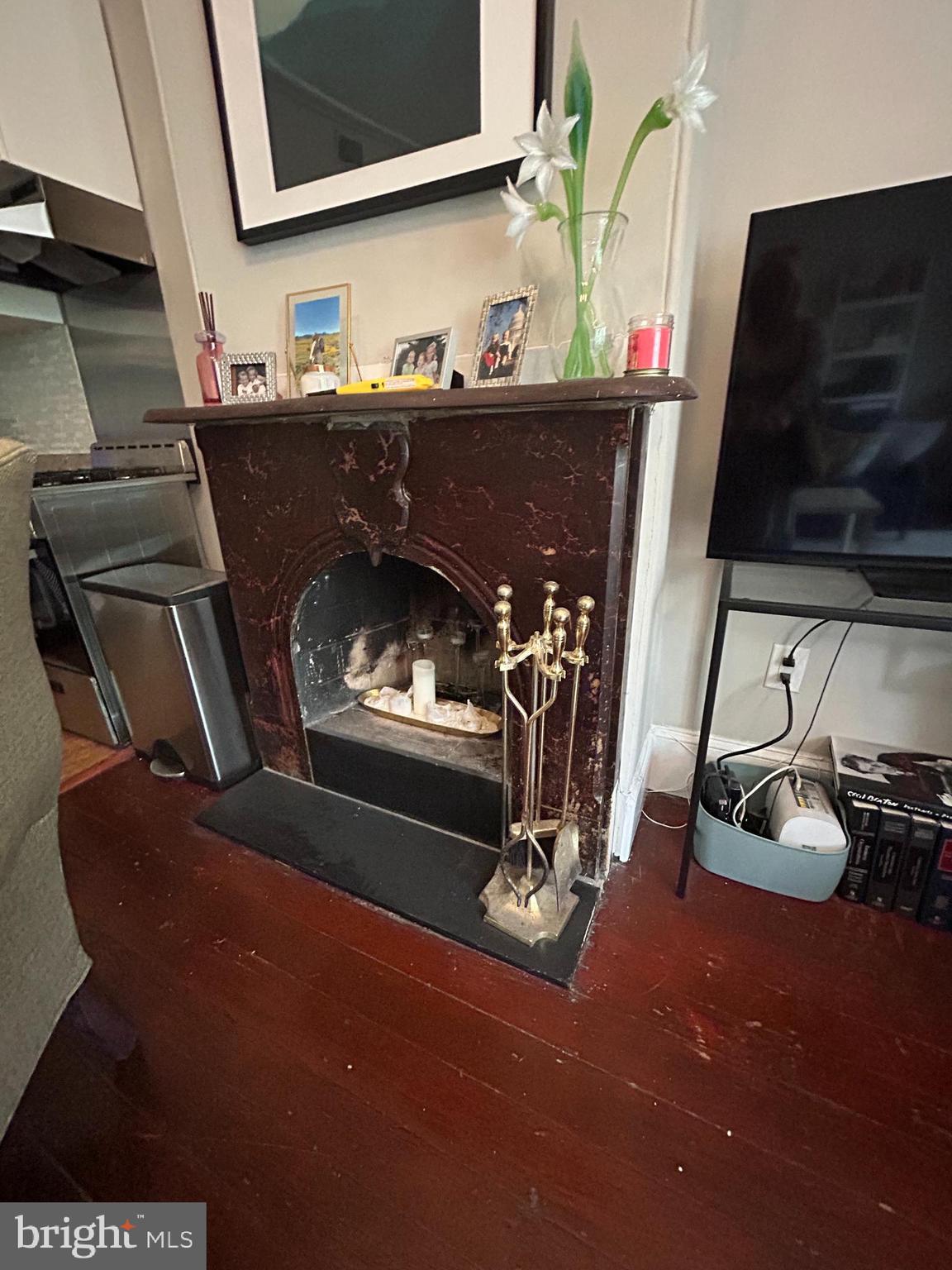 937 Spruce Street Philadelphia, PA 19107 - Photo 21 of 80 Unit 2 fireplace