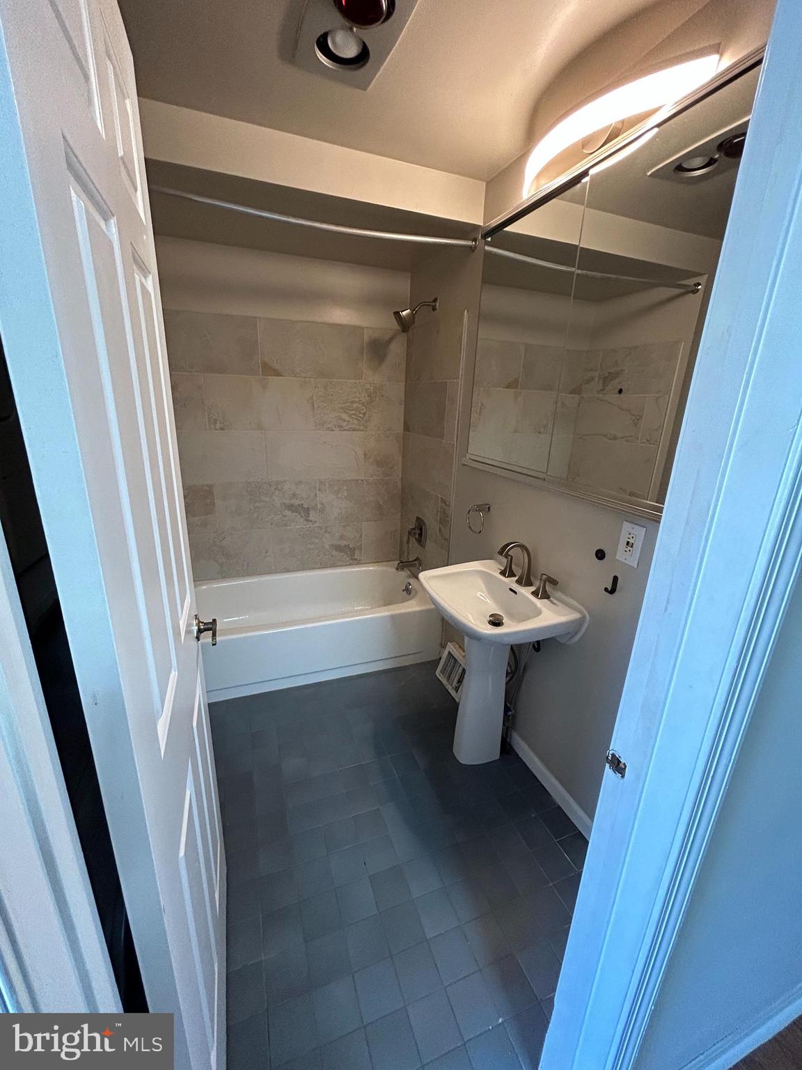 937 Spruce Street Philadelphia, PA 19107 - Photo 49 of 80 a bathroom with a sink a toilet and a bathtub