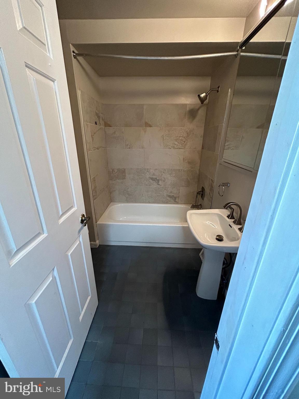 937 Spruce Street Philadelphia, PA 19107 - Photo 50 of 80 Unit 4 bathroom