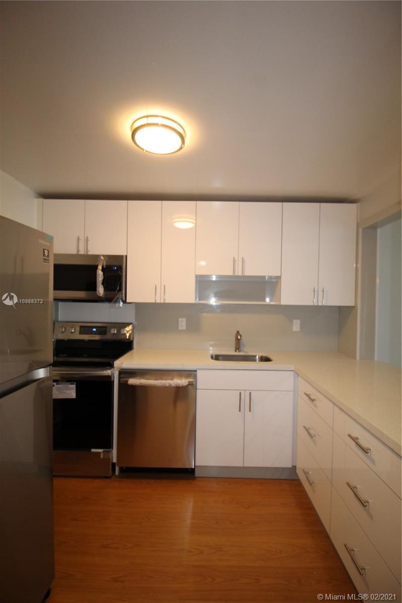 1665 Bay Road, Unit 516 Miami Beach, FL 33139 - Photo 2 of 22