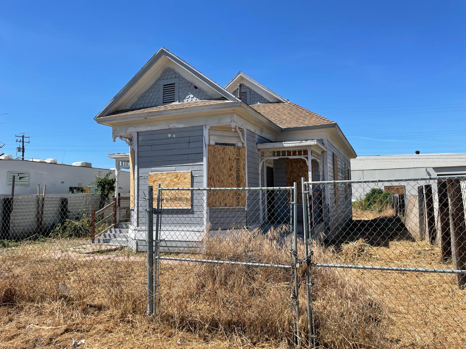2358 South Anna Street Fresno, CA 93706 - Photo 2 of 4 a front view of a house with a porch