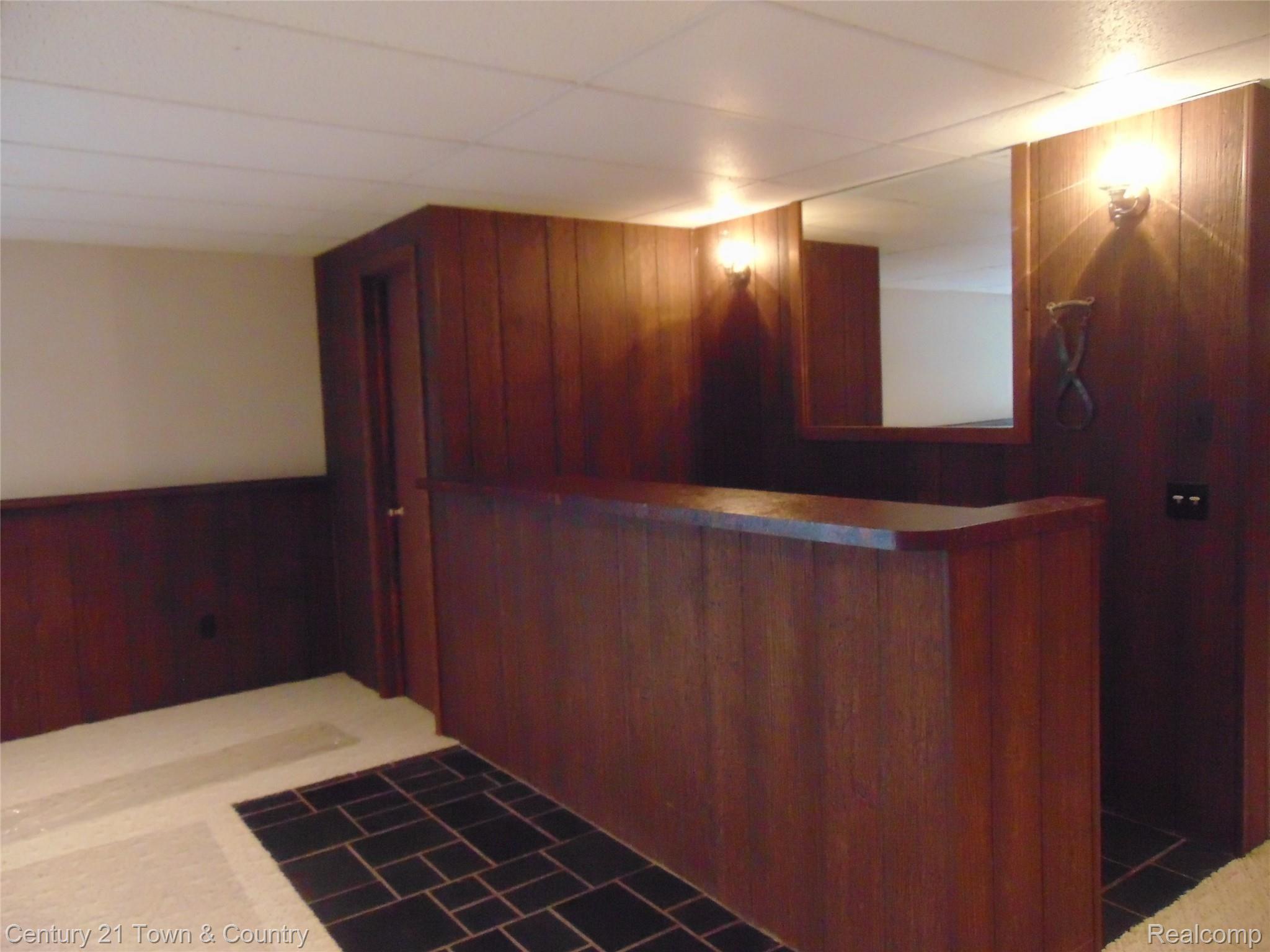 9555 Ridge Top Trail Clarkston, MI 48348 - Photo 31 of 49 Wet Bar in the Lower Level.......