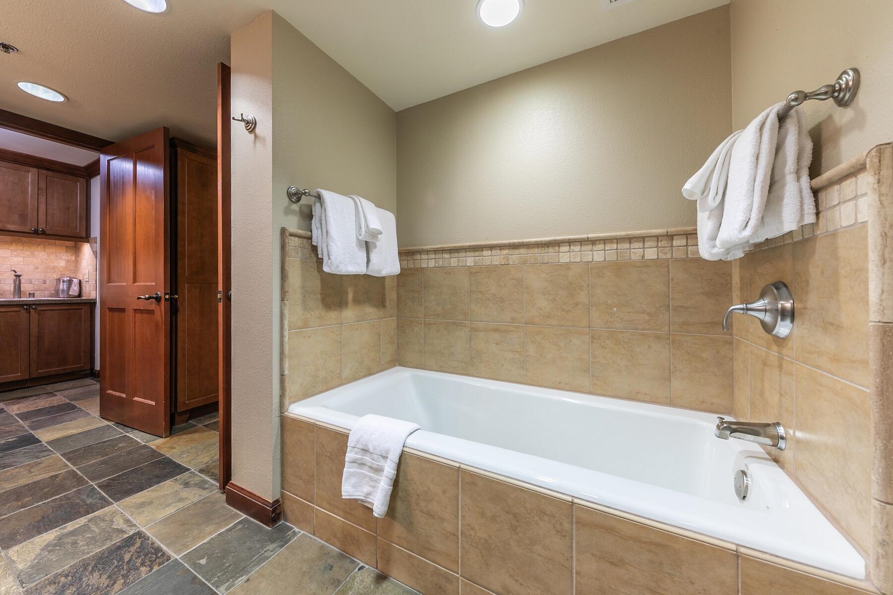 400 Resort Road, Unit 709 711 Olympic Valley, CA 96146 - Photo 10 of 26 Gallery Image 10