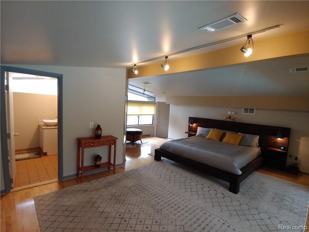 635 Canyon Road Rochester, MI 48306 - Photo 16 of 42 Master Bedroom -Upper Level