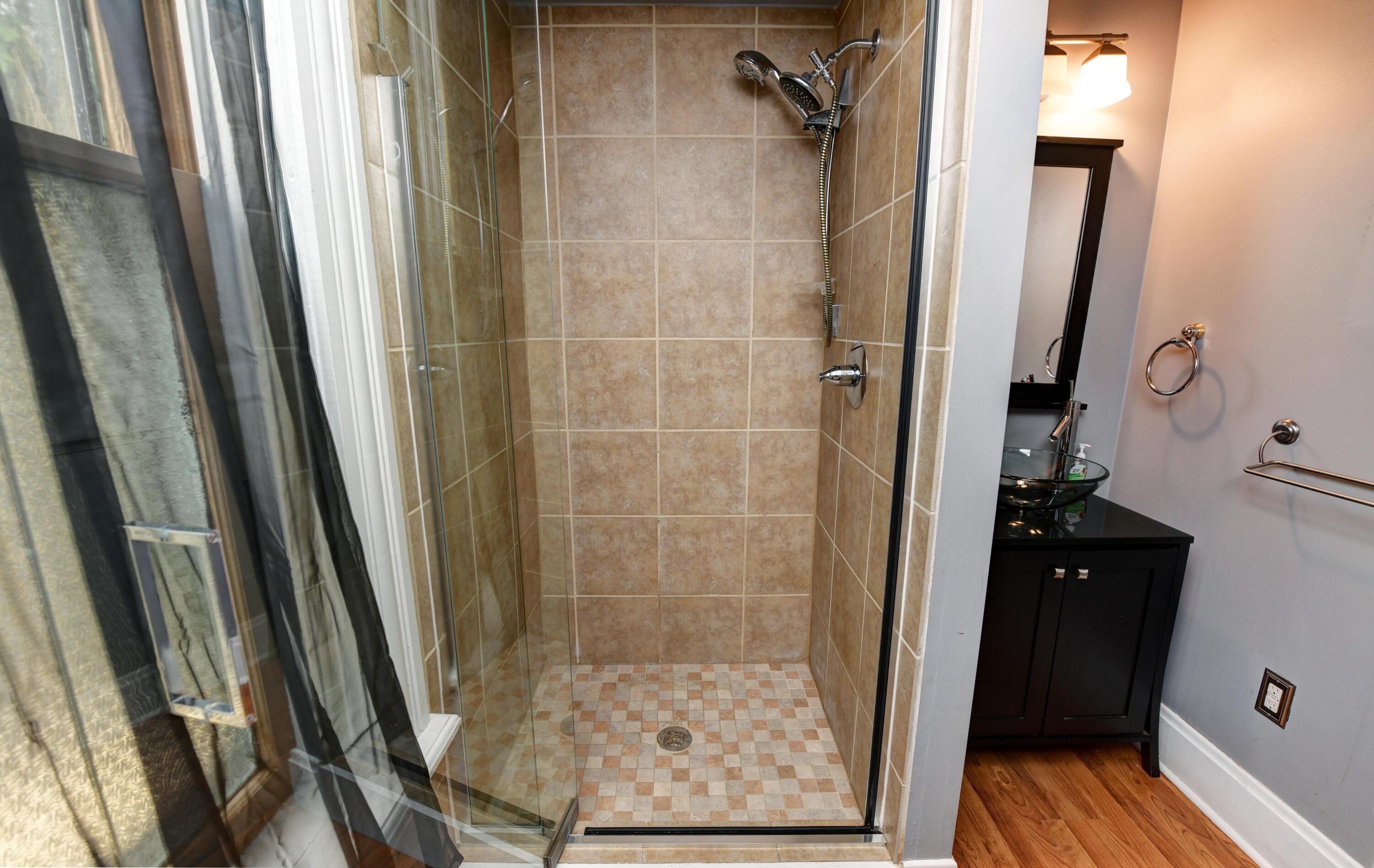1123 Bryden Road Columbus, OH 43205 - Photo 15 of 36 Second Bath (2)
