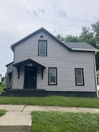 $104,900 | 708 West Jefferson Street, Bloomington, IL 61701