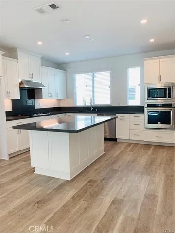 $4,900 | 103 Schick, Irvine, CA 92614