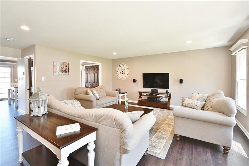 81 Castle View Drive McKees Rocks, PA 15136 - Photo 4 of 25 Gallery Image 4