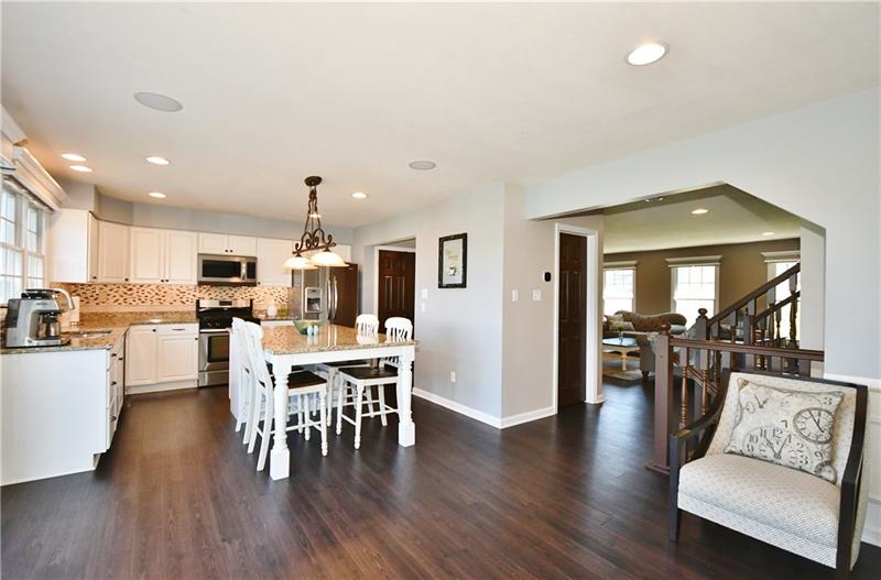 81 Castle View Drive McKees Rocks, PA 15136 - Photo 7 of 25 Gallery Image 7