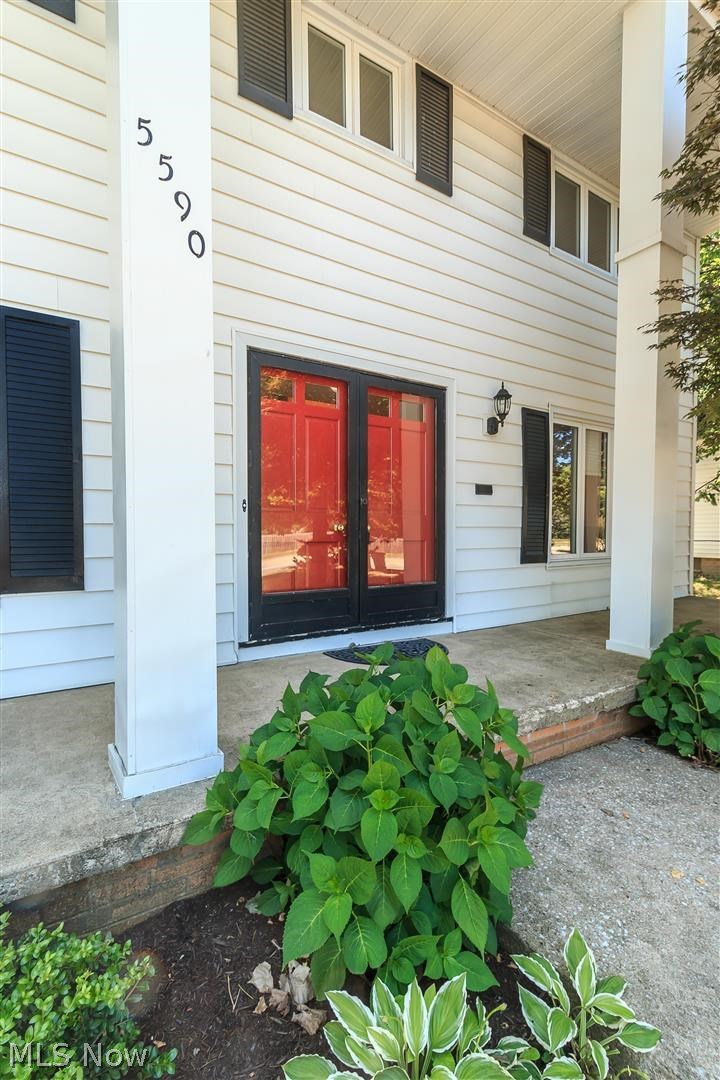5590 Ridgebury Boulevard Lyndhurst, OH 44124 - Photo 2 of 25 Welcome home to 5590 Ridgebury Blvd.