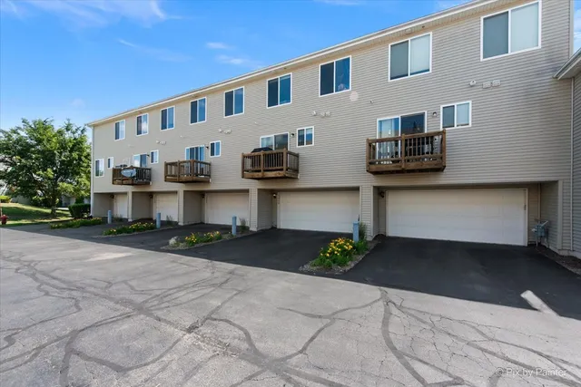 $289,000 | 1664 Ruby Drive, Pingree Grove, IL 60140