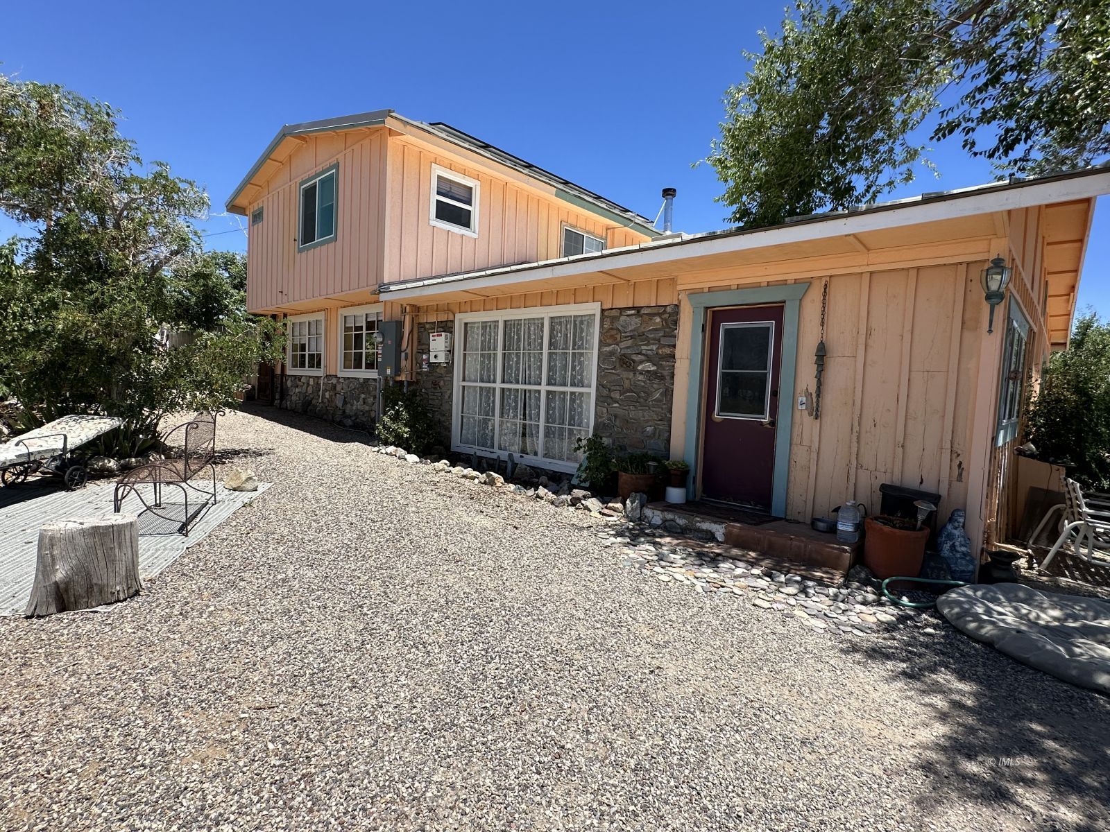 220 East Fulton Street Darwin, CA 93522 - Photo 4 of 34 a front view of a house with a yard