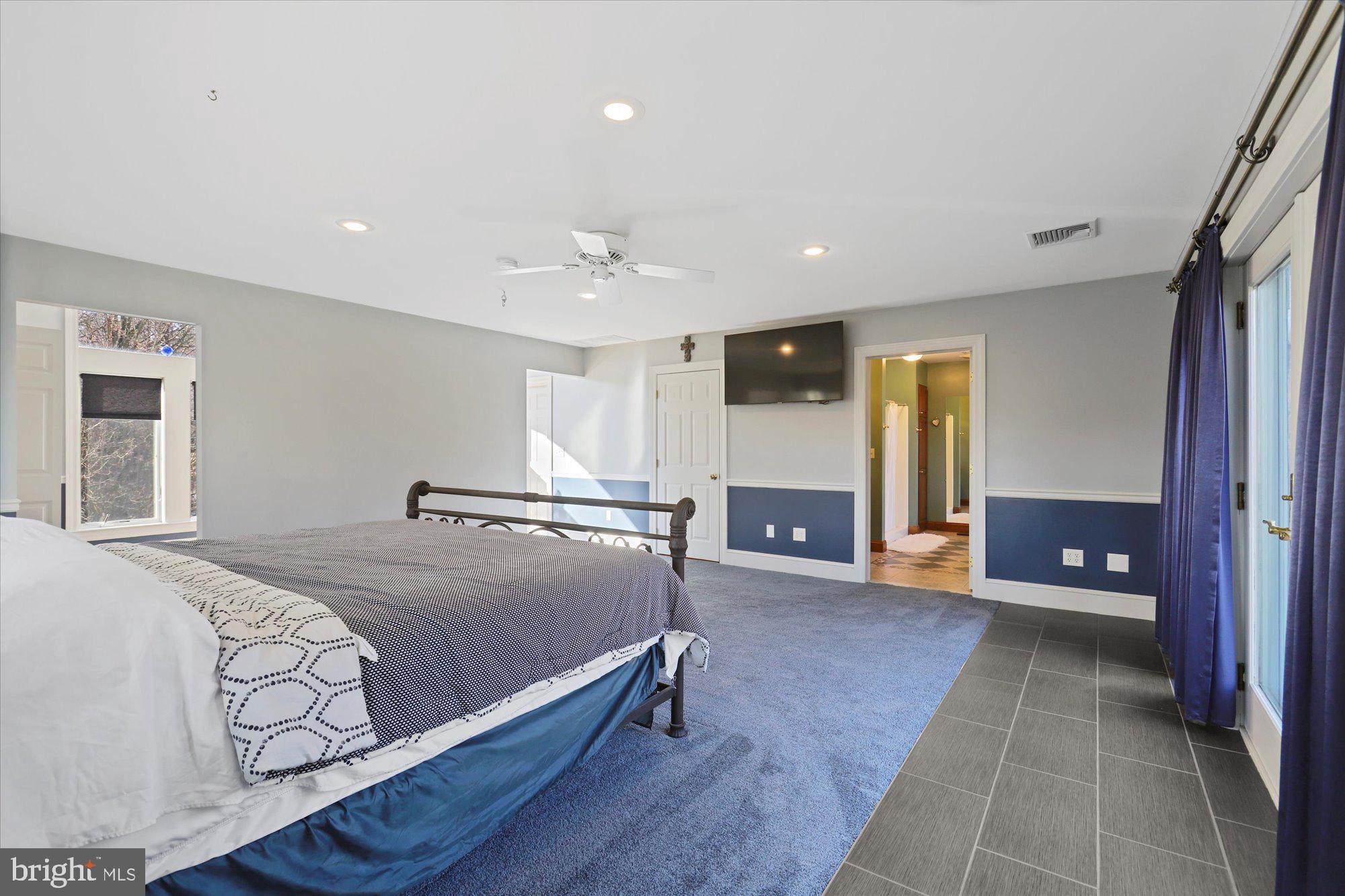 2033 Turnpike Road Elizabethtown, PA 17022 - Photo 19 of 41 Owners Suite
