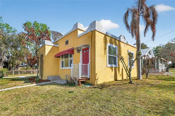 $369,000 | 342 South Clayton Street, Mount Dora, FL 32757