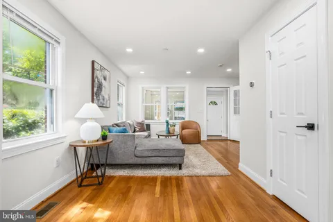 $579,000 | 1712 U Street Southeast, Washington, DC 20020