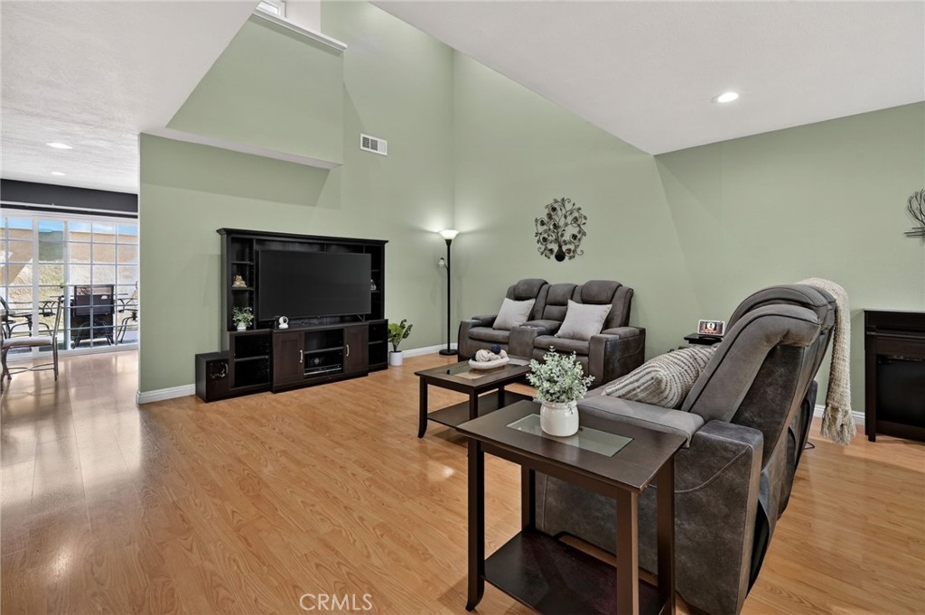 25 Cheyenne Irvine, CA 92604 - Photo 6 of 31