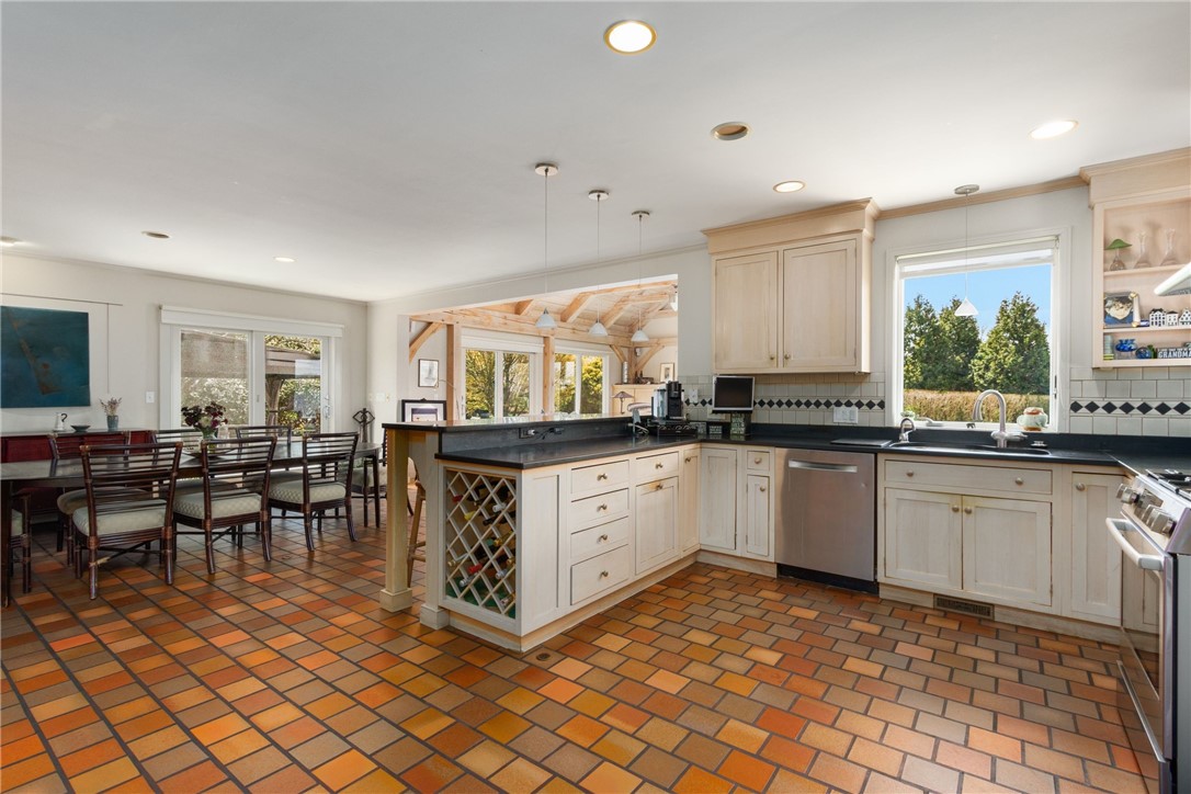 40 Little Harbor Road Tiverton, RI 02878 - Photo 19 of 50