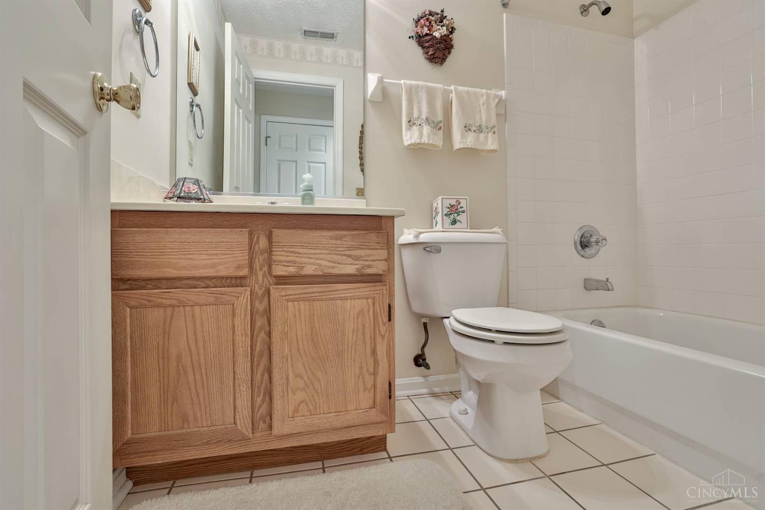 4310 Regency Ridge Court, Unit 208 Cincinnati, OH 45248 - Photo 24 of 30 Gallery Image 24
