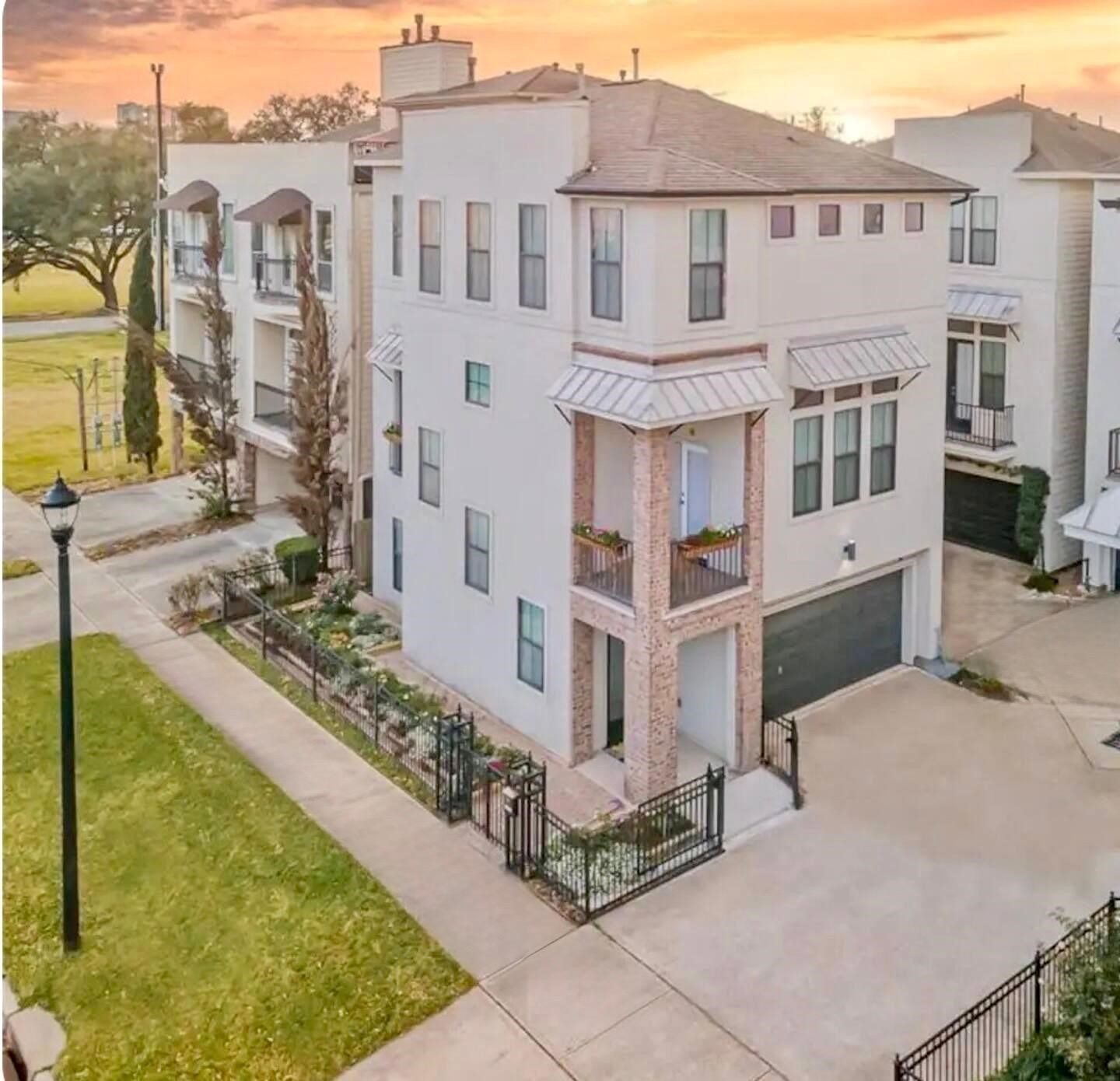 3610 Chenevert Street Houston, TX 77004 - Photo 1 of 32 Beautiful corner unit with extra parking space for convenience.