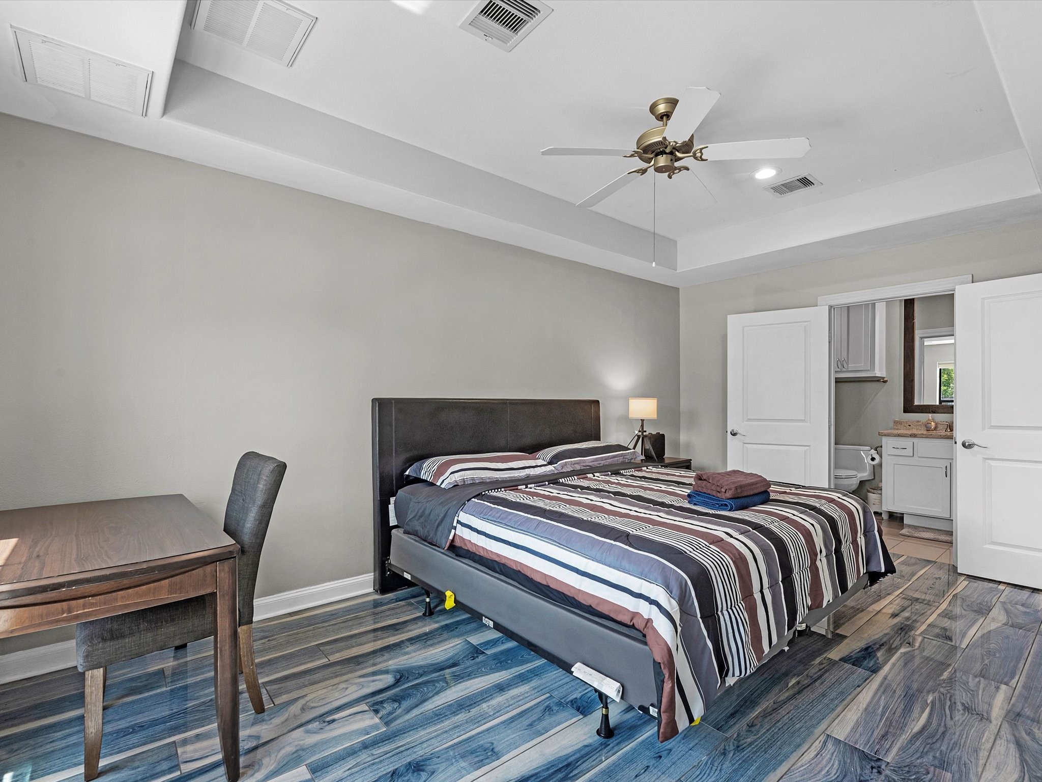 3610 Chenevert Street Houston, TX 77004 - Photo 26 of 32 Spacious downstairs area with a full bath and a convenient kitchenette.