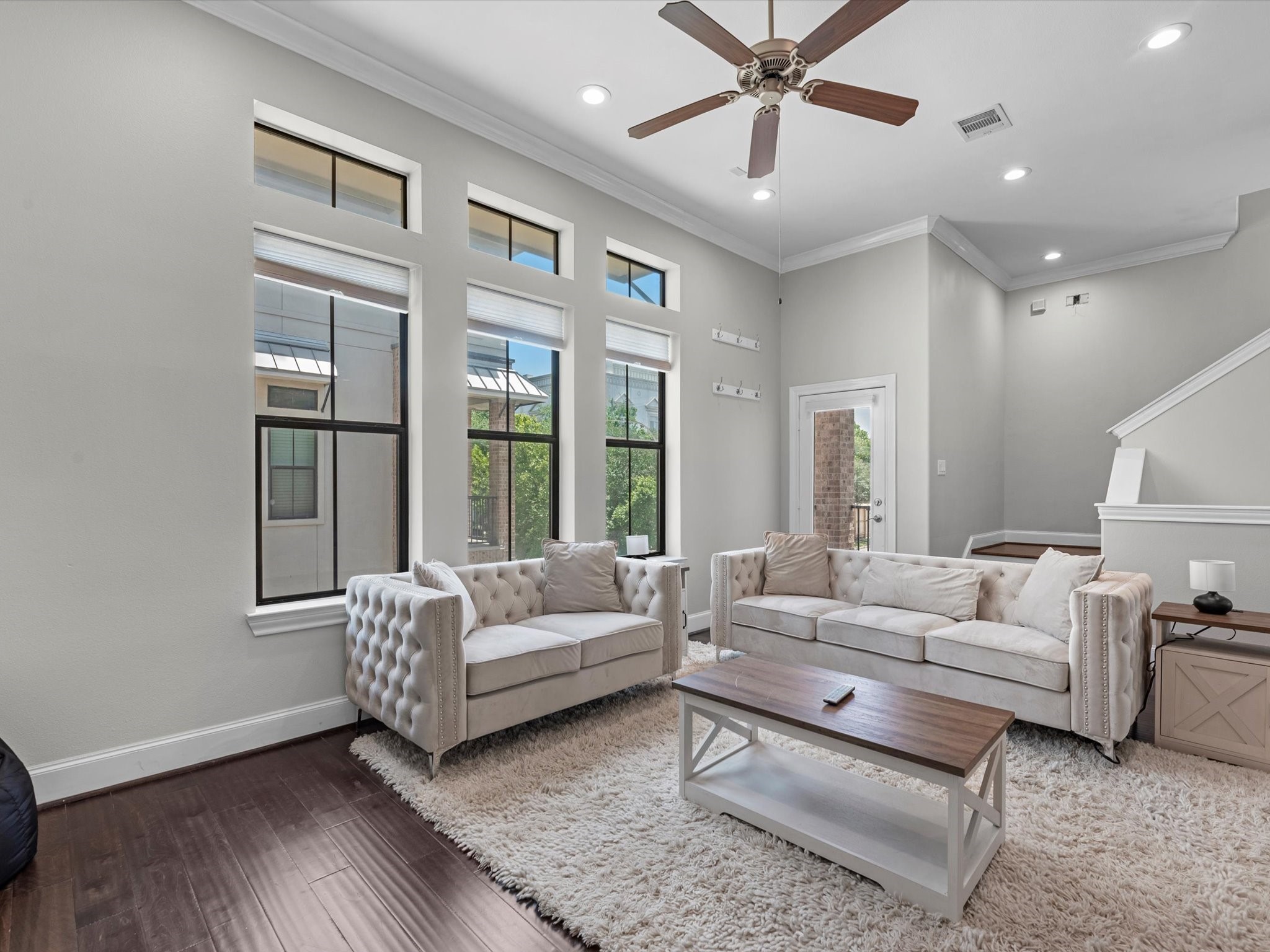 3610 Chenevert Street Houston, TX 77004 - Photo 7 of 32 Bright and airy freestanding home with abundant natural light.