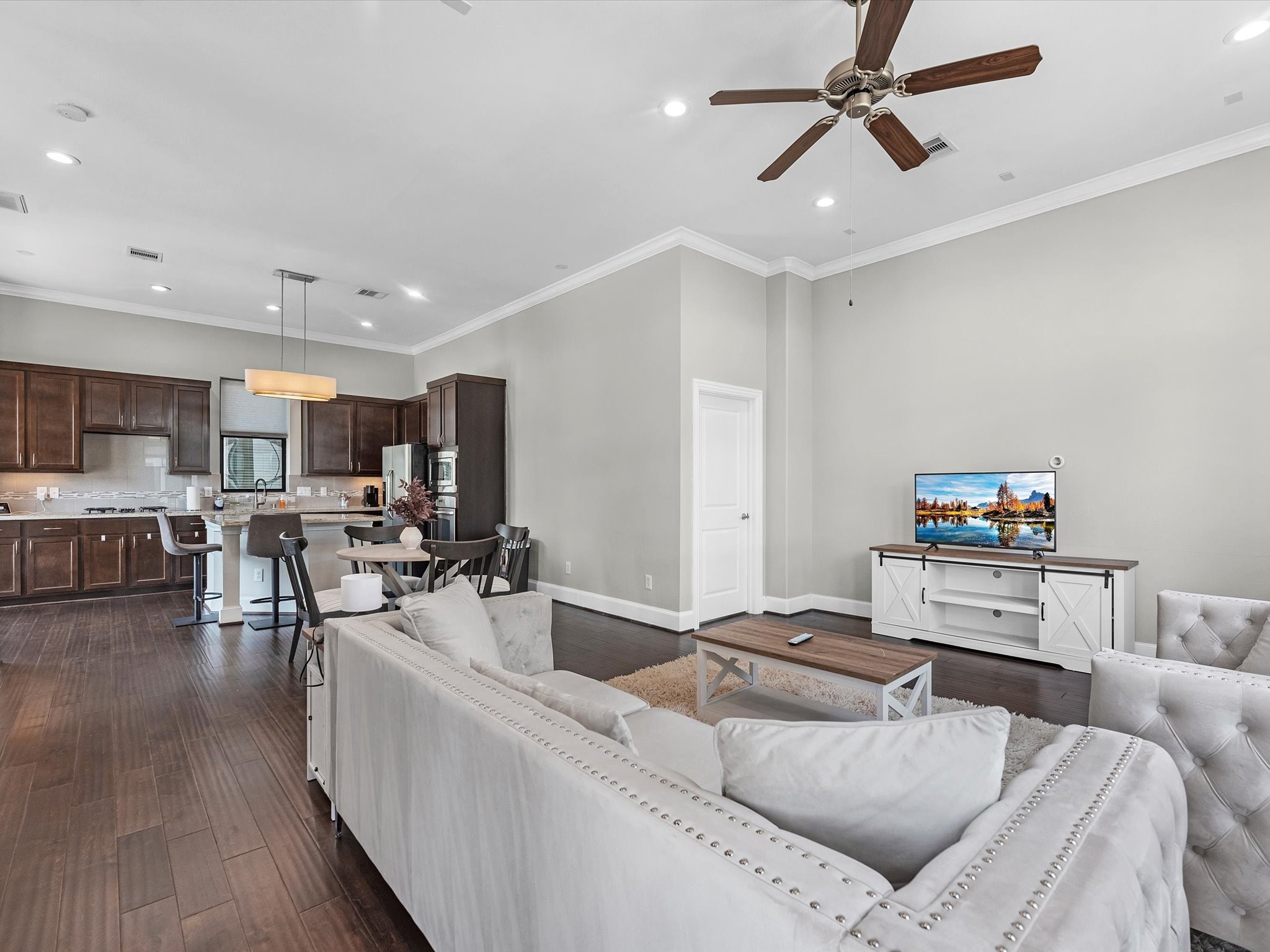 3610 Chenevert Street Houston, TX 77004 - Photo 9 of 32 Spacious and functional, perfect for entertaining guests.