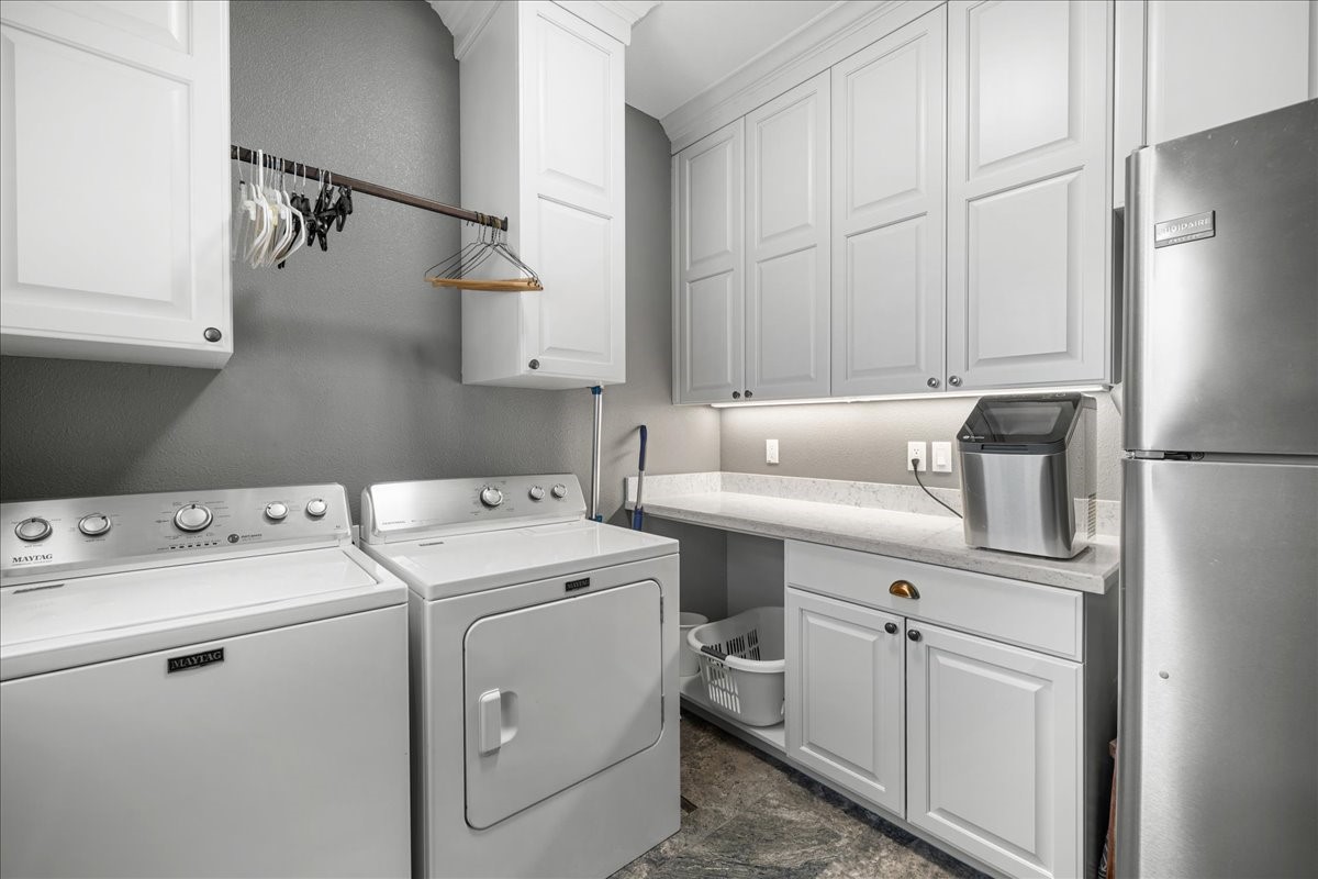 1207 Pecan Street Brenham, TX 77833 - Photo 21 of 29 a utility room with dryer and washer