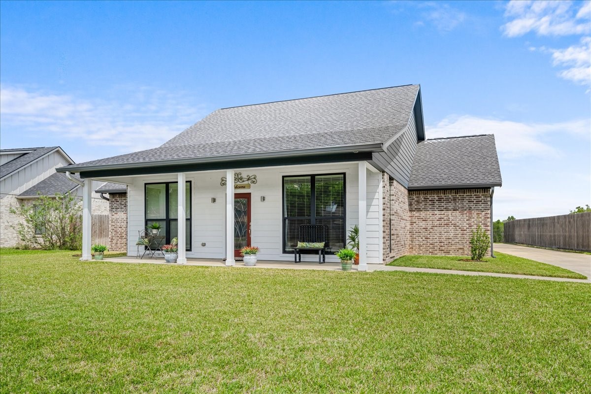 1207 Pecan Street Brenham, TX 77833 - Photo 29 of 29 a view of a house with a yard and sitting area