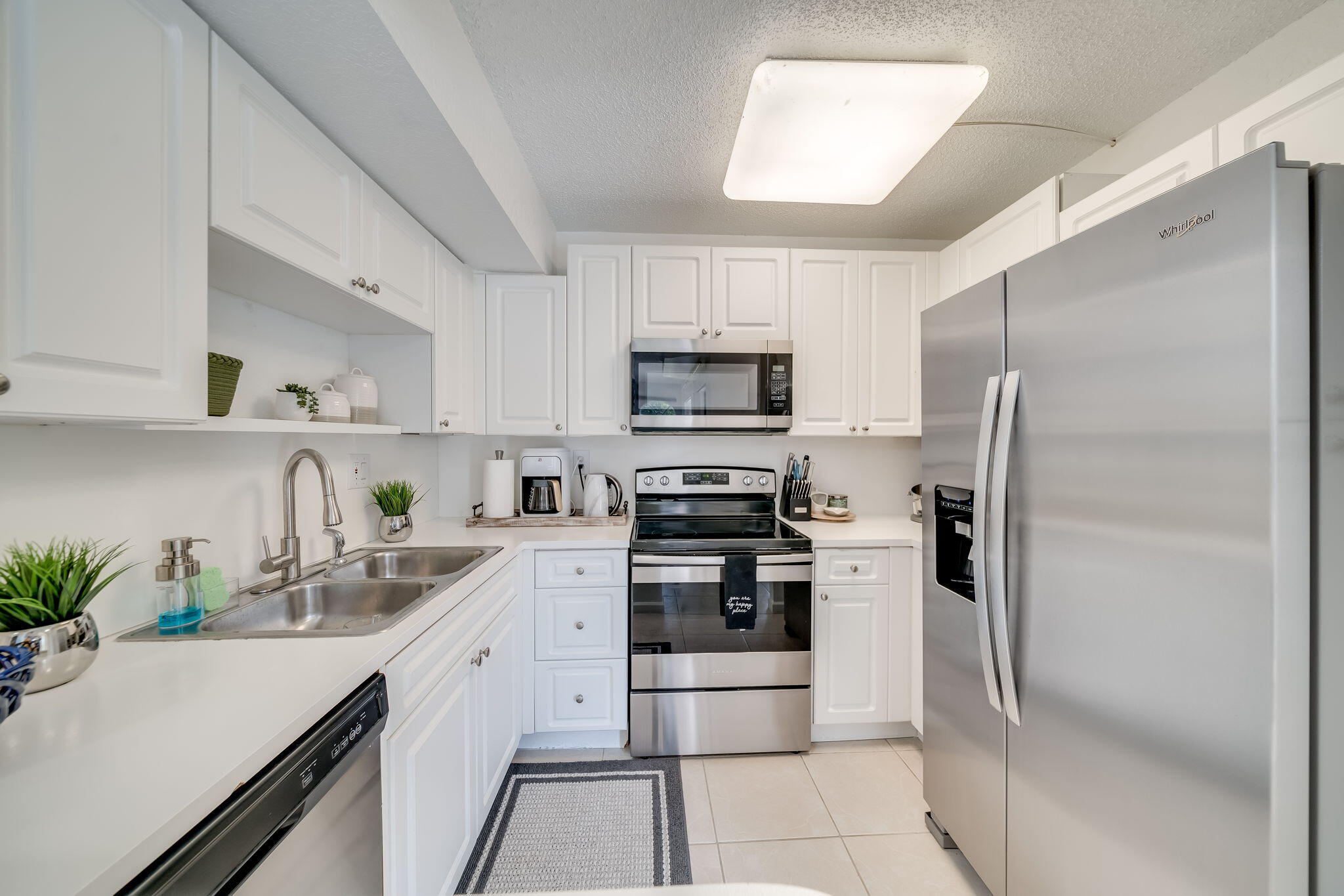8116 Severn Drive, Unit C Boca Raton, FL 33433 - Photo 4 of 52 a kitchen with a refrigerator and a sink