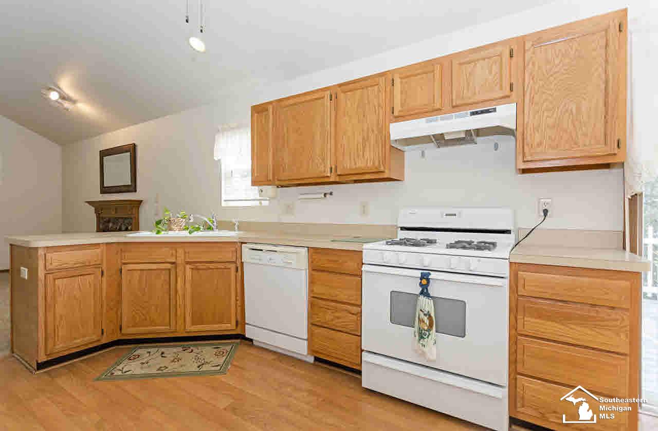 2625 Pinewood Road Temperance, MI 48182 - Photo 10 of 21 Kitchen (B)