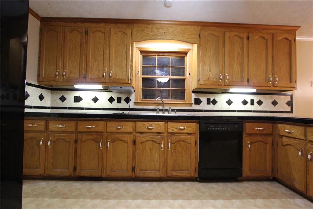 818 Springlake Road Lawrenceville, GA 30045 - Photo 7 of 64